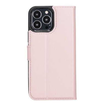 Bouletta Magnetische abnehmbare Handyhülle aus Leder mit RFID-Blocker für iPhone 13 Pro Sand