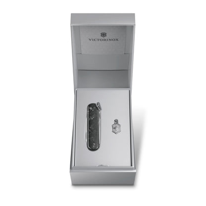 Victorinox Classic SD Brilliant Carbon mit Gravur